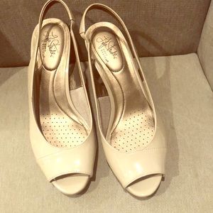 LIFE STRIDE Peep toe, Sling-back heels,nude sz 10